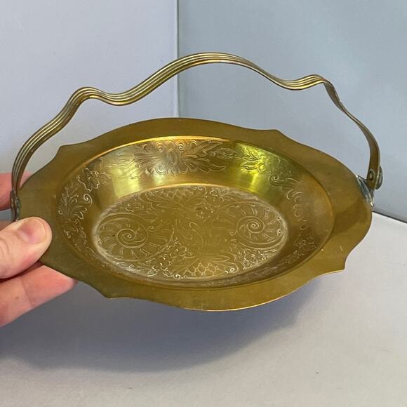 Etched Brass Ashtray or Dish with Swing‎ Handle - Picture 6 of 10